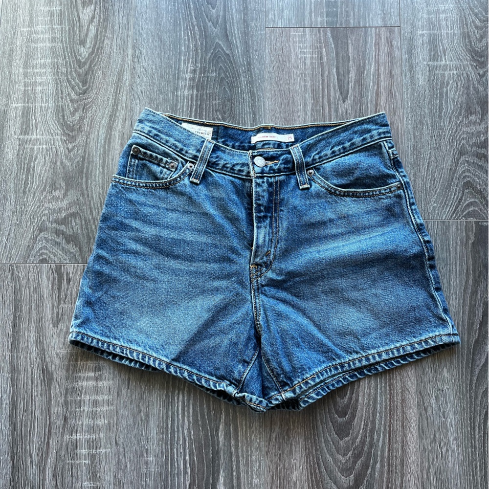 Levi’s 80s Mom Shorts